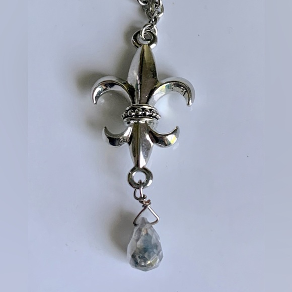 ⚜️Fleur De Lis Pendant Necklace by Cookie Lee with Smokey Gray Faceted Beads NWT - Picture 7 of 7